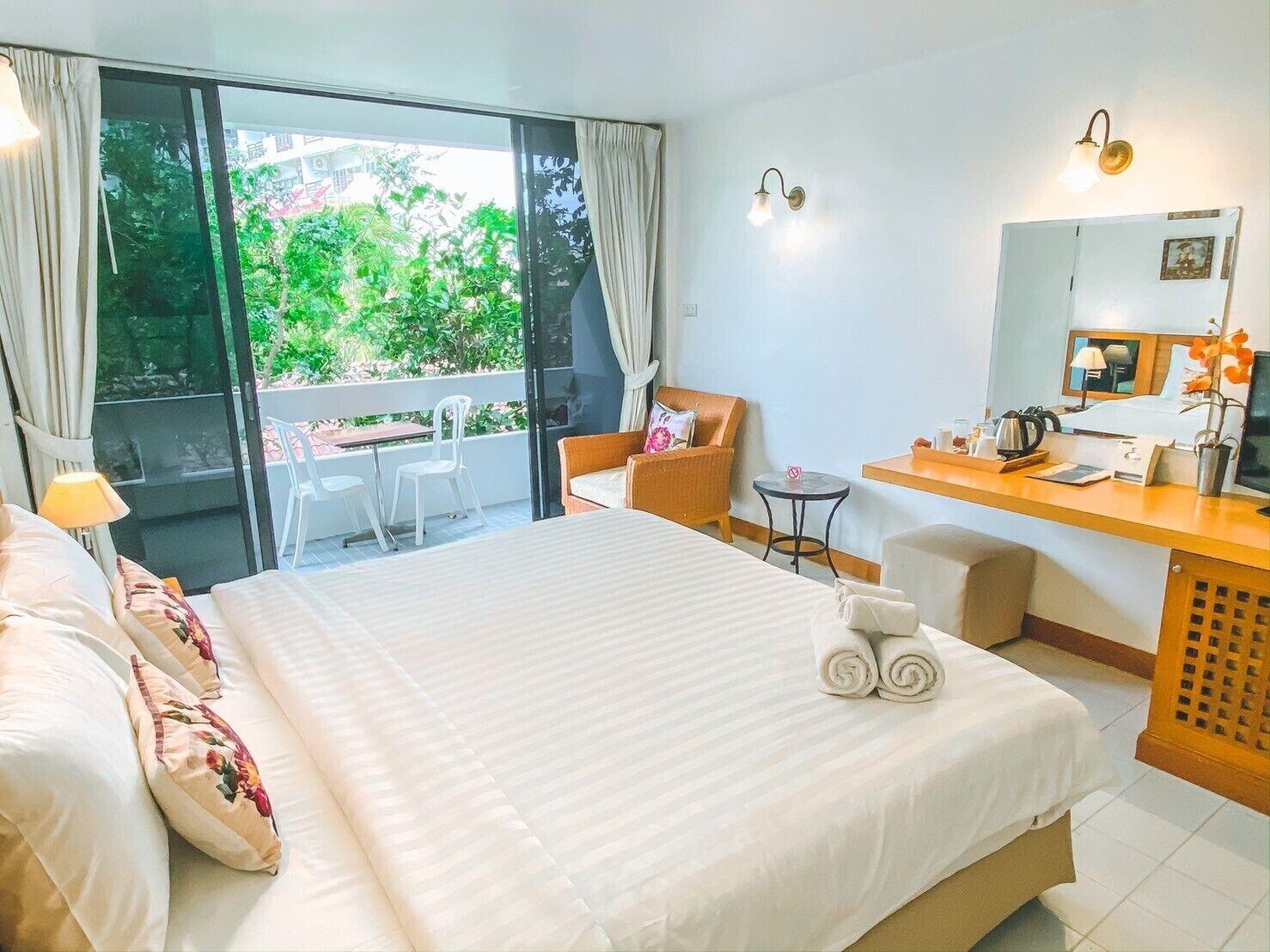 Nern Chalet Beachfront Hotel Hua Hin Exterior photo